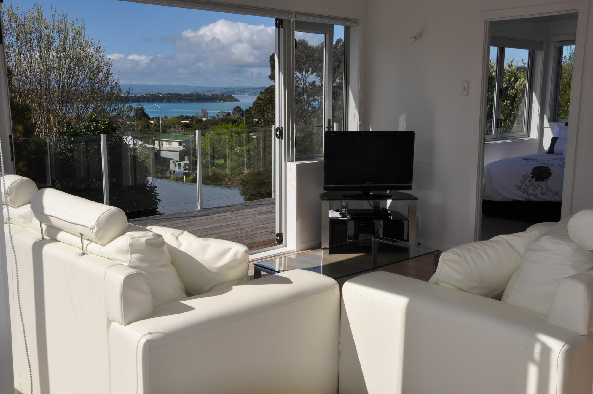 Tiri Cottage - Sea Views In Oneroa By Waiheke Unlimited Waiheke Island ภายนอก รูปภาพ