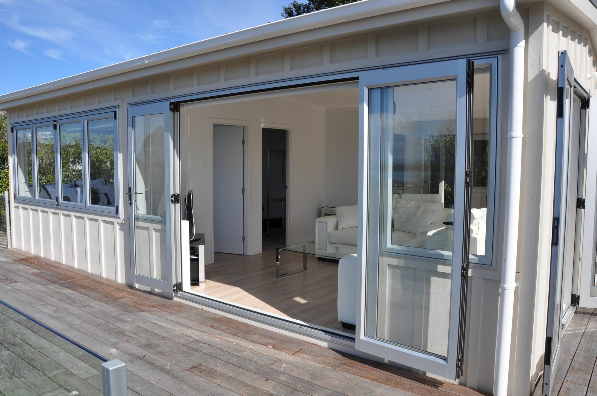 Tiri Cottage - Sea Views In Oneroa By Waiheke Unlimited Waiheke Island ภายนอก รูปภาพ