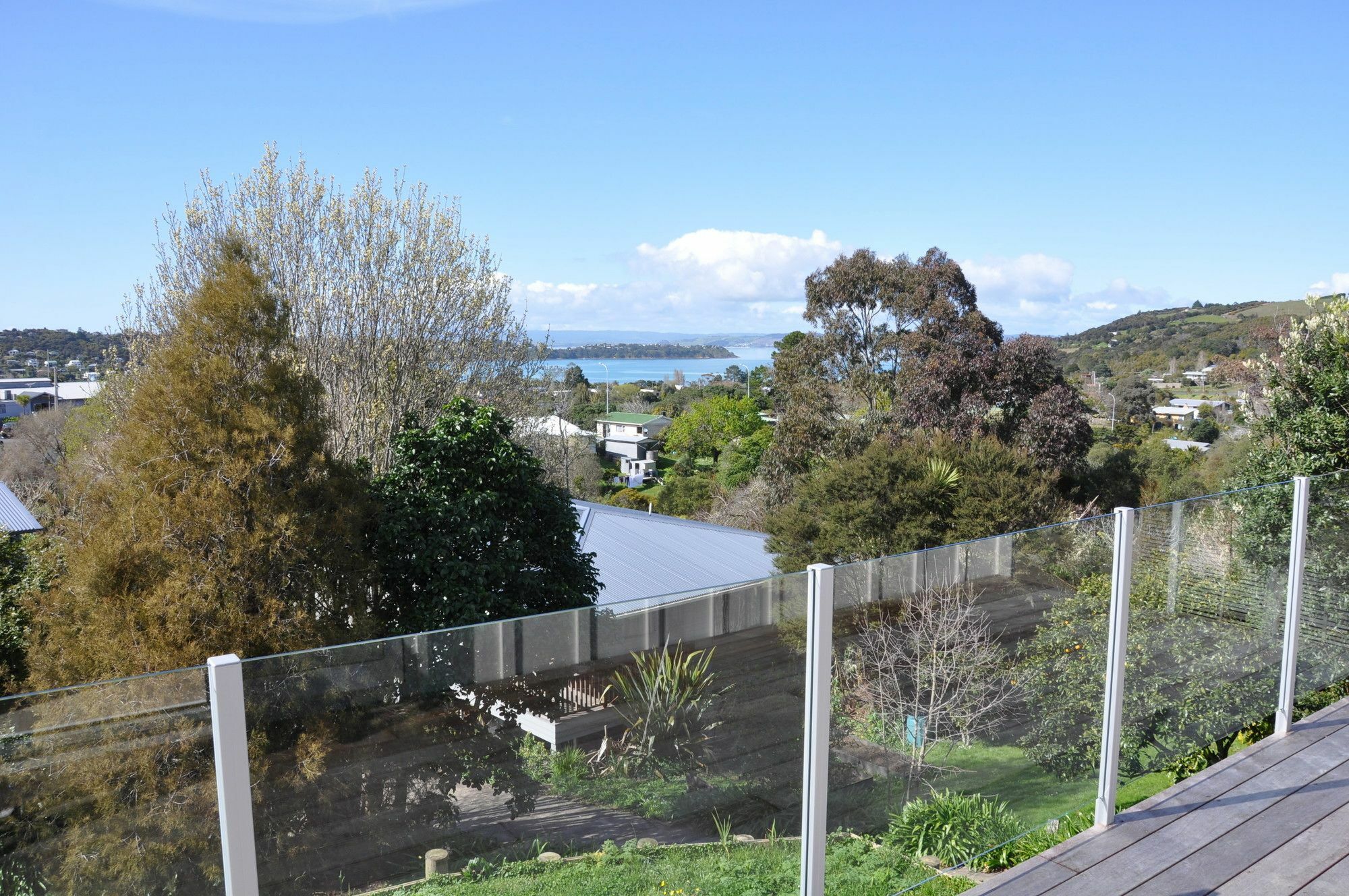 Tiri Cottage - Sea Views In Oneroa By Waiheke Unlimited Waiheke Island ภายนอก รูปภาพ